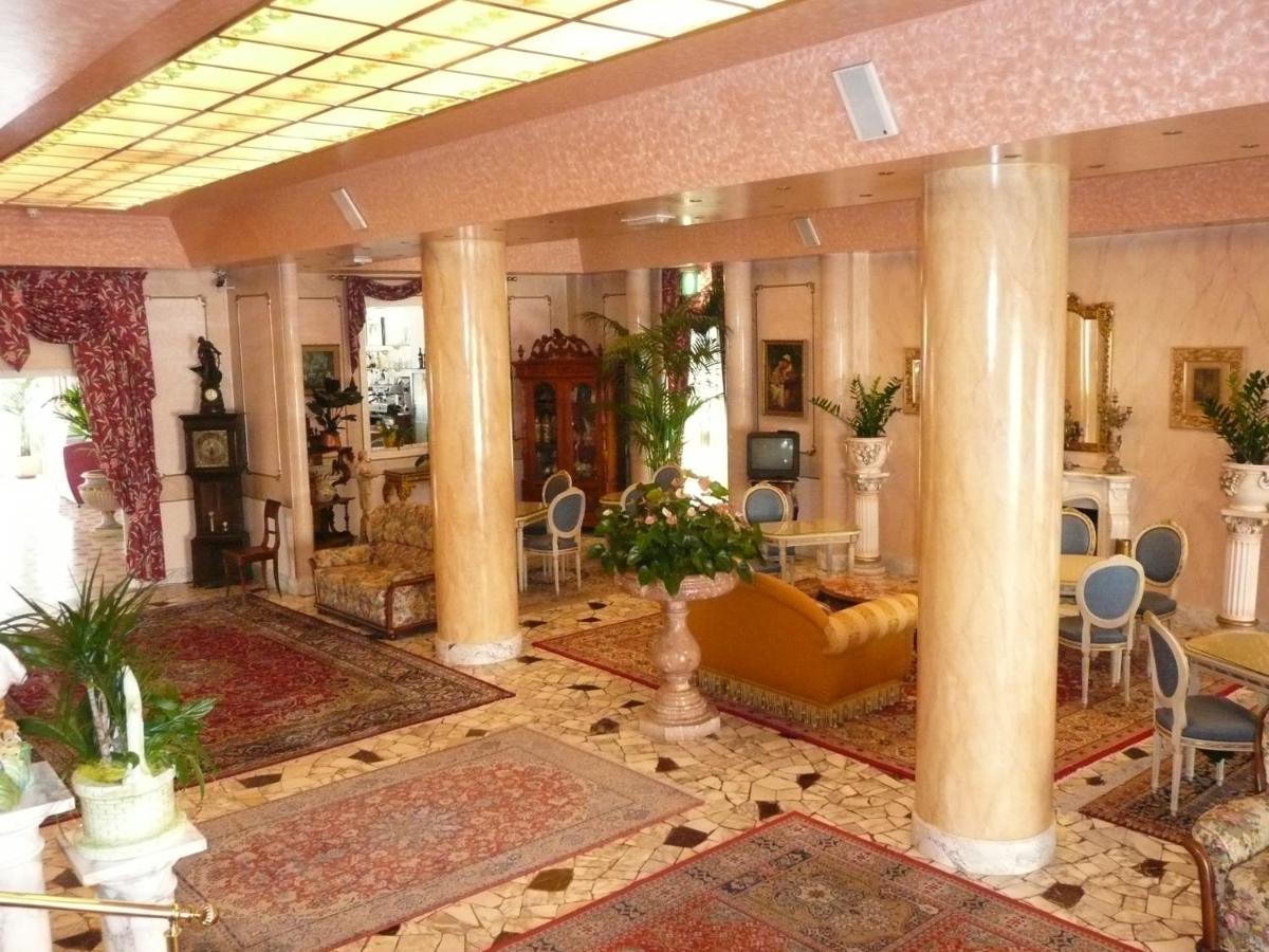 Hotel Imperial Каорле Экстерьер фото